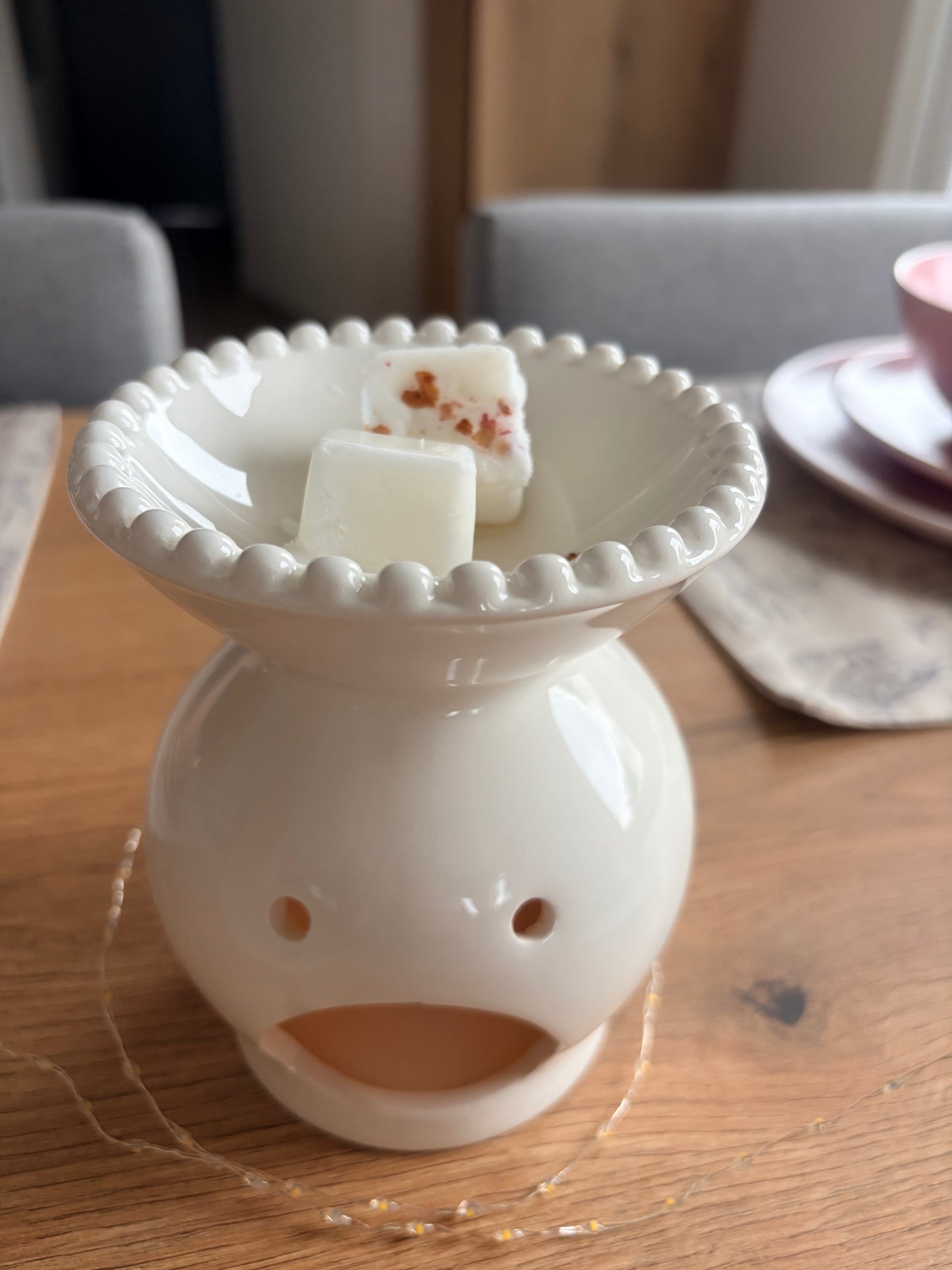 White Ceramic Beaded Rim Wax Melter