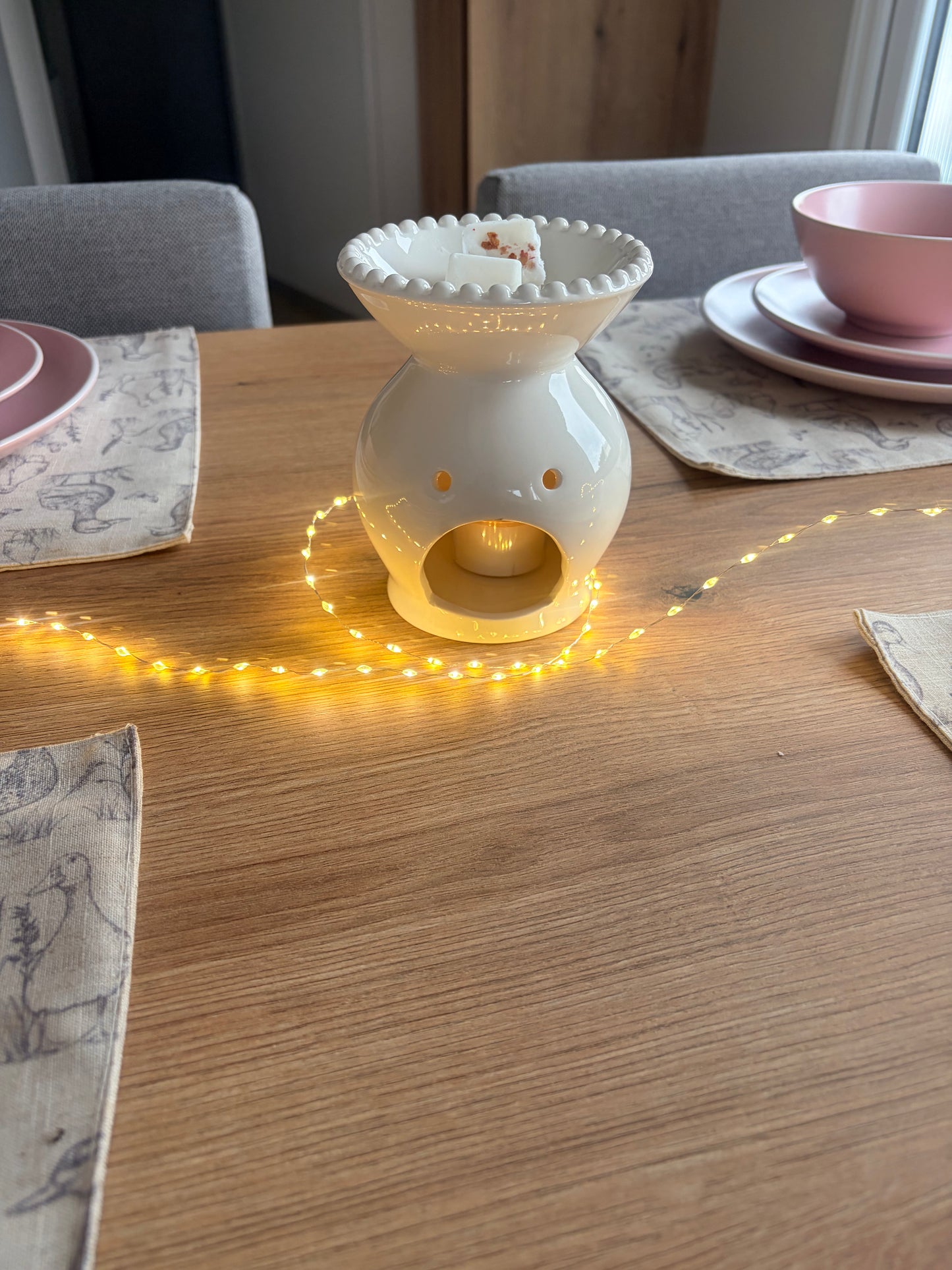 White Ceramic Beaded Rim Wax Melter