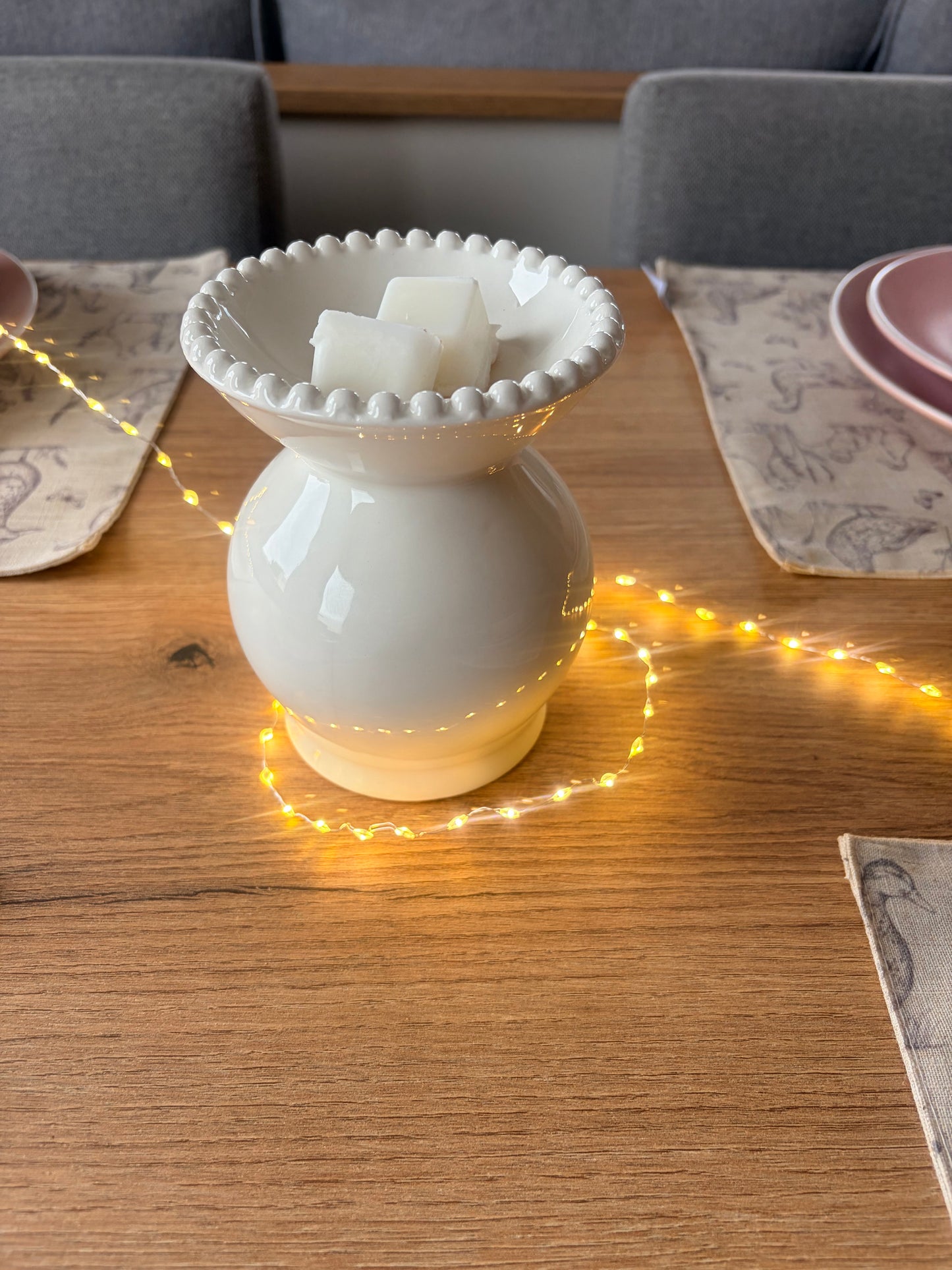 White Ceramic Beaded Rim Wax Melter