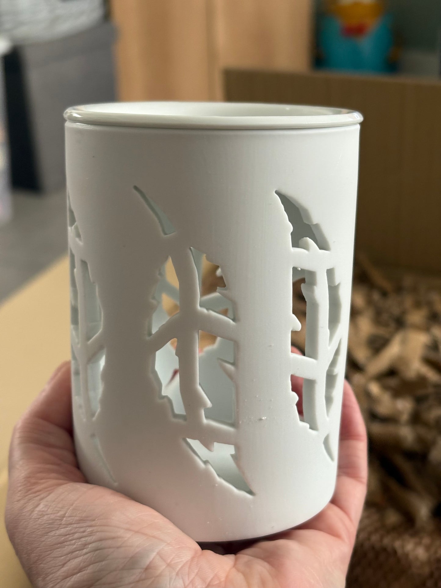 Ceramic White Feather Cut-Out Wax Melter